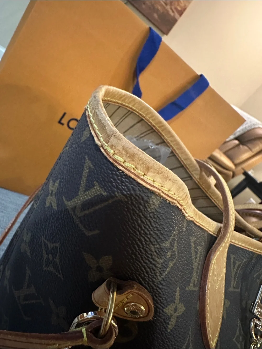 Authentic Louis Vuitton Neverfull Monogram Canvas Tote with Vachetta Trim - Picture 13 of 16